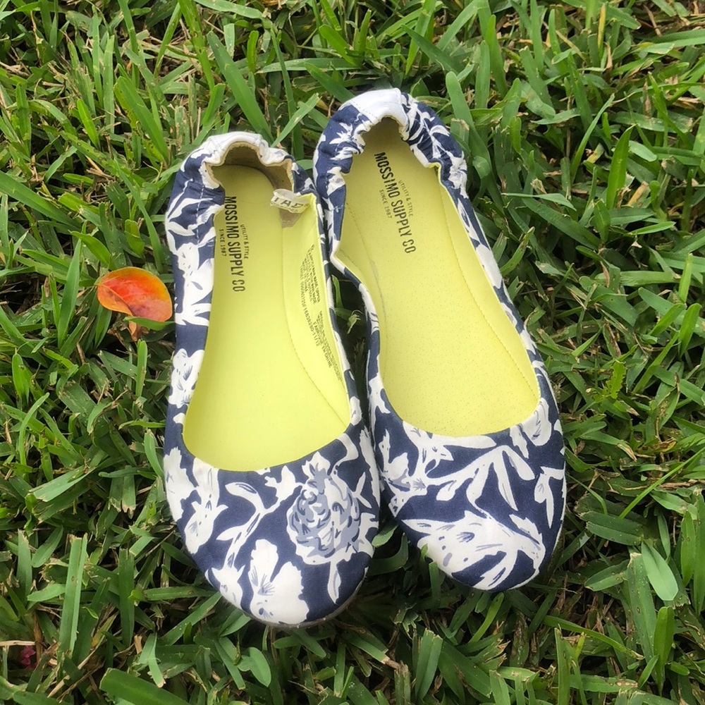 Navy blue floral flats